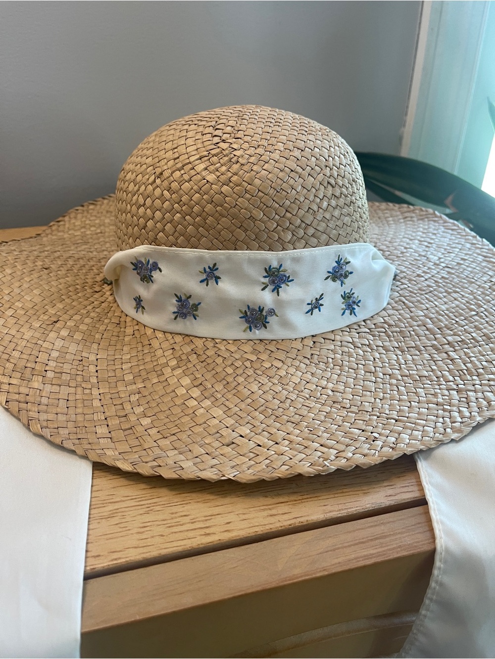 Embellished Floral Band Straw Sun Hat